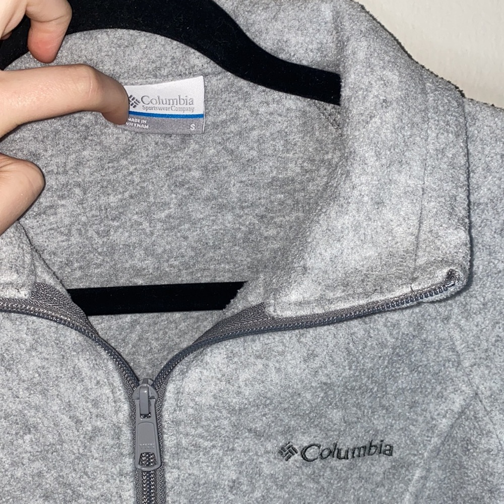 🐚Grey Columbia zip up! - Picture 3 of 8